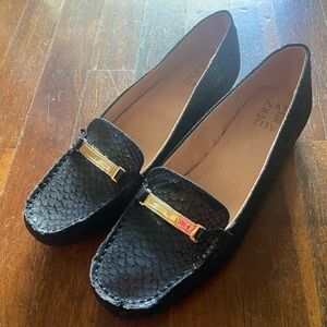 Women’s Loafers Naturalizer Black Snake Embossed Leather size 9